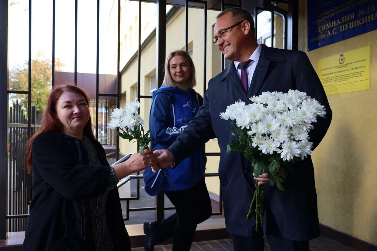 В Нижнем Новгороде прошла традиционная акция «Спасибо учителям!»