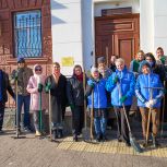 Тюменские активисты партии «Единая Россия» провели субботник