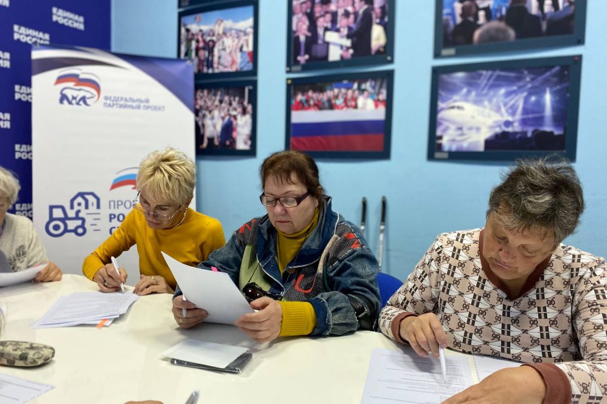 Во Владивостоке активисты проекта «Старшее поколение» написали Агродиктант