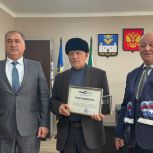 Председатель Городского совета г. Карабулак Алихан Хамхоев поздравил труженика сельского хозяйства с профессиональным праздником