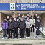 Студенты встретились с участником СВО в рамках ознакомительной экскурсии на предприятии