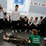 В штабе общественной поддержки «Единой России» в Тюмени состоялся урок по тактической медицине для школьников