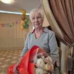 Тамбовские партийцы поздравили одного из старейших членов «Единой России» с 90-летием