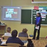 В Оленегорске активисты местного отделения партии «Единая Россия» приняли участие в «Разговорах о важном»