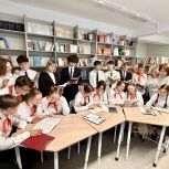 Литературный час «Что значит быть человеком?» провели для школьников Ноябрьска