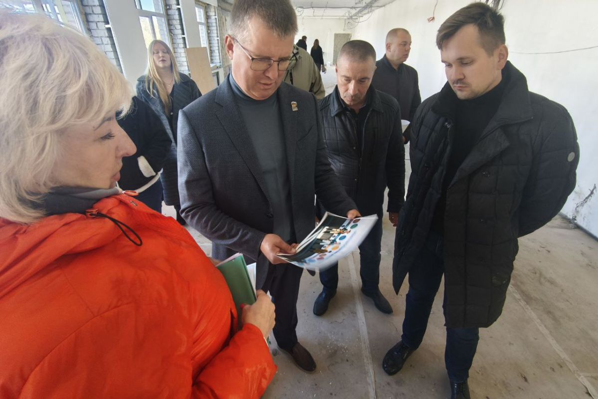 Капремонт кадетской школы в Липецке проверил депутат Госдумы Аверов