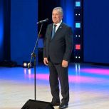 Александр Романенко вручил награды педагогам Алтайского края