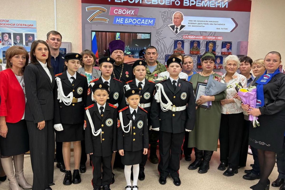 Николай Заболотнев принял участие в открытии «Парты Героя» и уголка памяти участников СВО в Салымской школе №2