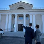«Единая Россия» организовала уборку территории строящегося спорткомплекса в Бийске Алтайского края
