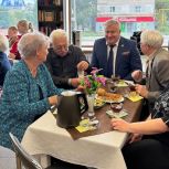 Секретарь Троицкого местного отделения партии «Единая Россия», глава города Дмитрий Гатов поздравил калиновцев с праздником