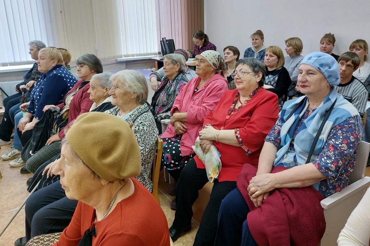 В Братском районе «Единая Россия» и Управление соцзащиты организовали концерт для пожилых людей в рамках партийного проекта «Старшее поколение»