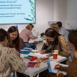 В Екатеринбурге единороссы провели урок арт-терапии для женщин