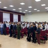 «Единая Россия» установила Парты Героя в двух школах Калмыкии