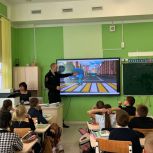 Активисты «Единой России» провели для школьников Москвы занятие по ПДД