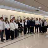 Михаил Клименко провел экскурсию в областной парламент для старшеклассников