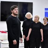 Ветераны СВО приняли участие в импровизационной постановке плейбэк-театра в штабе общественной поддержки «Единой России»
