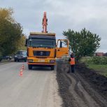 Единороссы проверили начало строительства тротуара в д. 1-Цветово