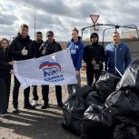 «Единая Россия» организовала субботники и посадки деревьев в регионах