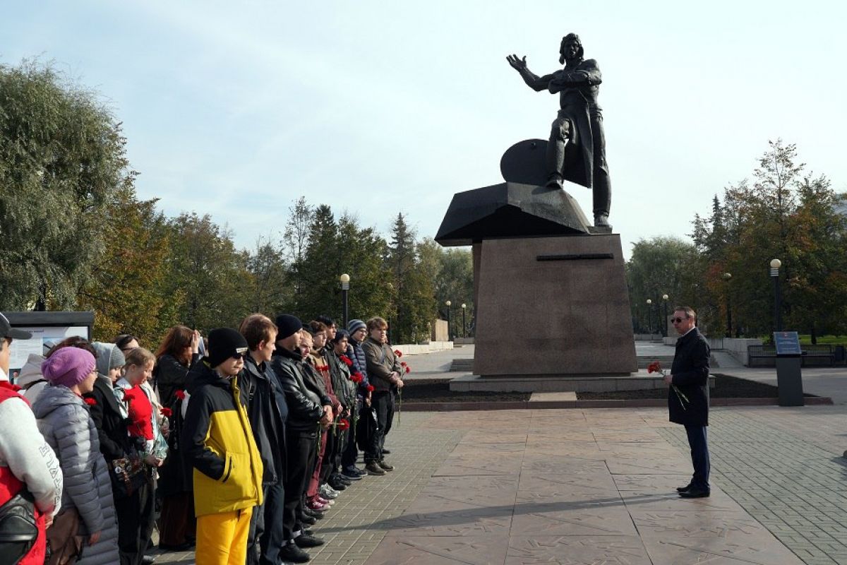 Члены Общественного совета федерального партийного проекта «Единой России» «Историческая память» провели Экскурсию в центре Челябинска