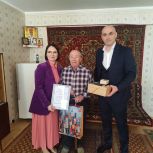 Депутат Госдумы Татьяна Буцкая поздравила с Днем старшего поколения 99-летнего ветерана из Нижегородского района