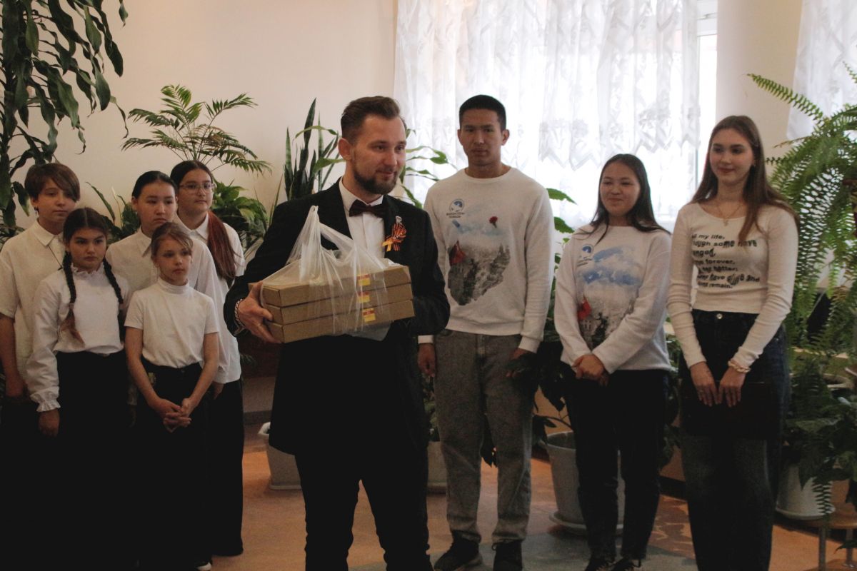 Партийцы поздравили пожилых людей в Анадыре