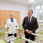 Партийцы Сургута оценили оснащение школы №8 после капремонта