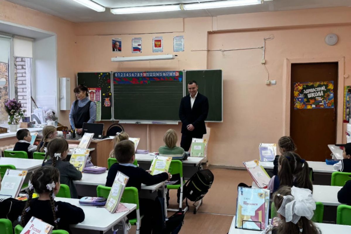 Евгений Смолянинов провел тематический урок по правилам дорожной безопасности