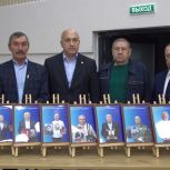 В Азнакаевском и Черемшанском районах проходит выставка «Отец героя»