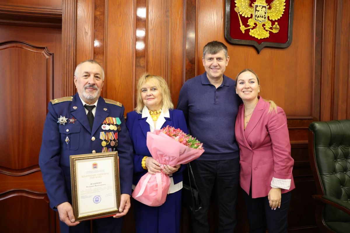 Андрей Кропоткин поздравил семейную пару с золотой свадьбой