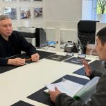 Алексей Шестаков помогает екатеринбуржцу получить бесплатное жилье