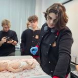 По инициативе «Единой России» в медицинском колледже состоялся мастер-класс по уходу за новорожденными