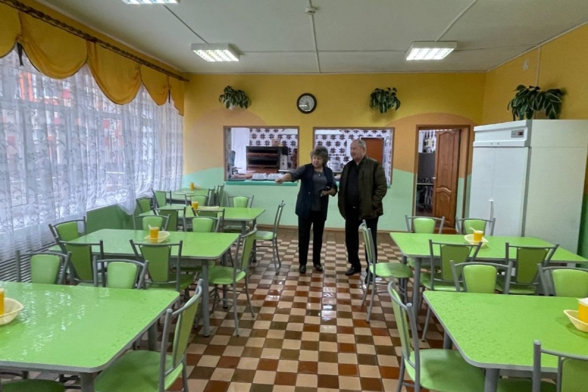 Владимир Бузанов побывал в средней школе №1 города Спас-Деменска