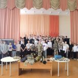 В Ельце «Урок мужества» для школьников провел единоросс, отец Героя России