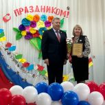 Депутат Николай Малов поздравил с праздниками красночетайских педагогов