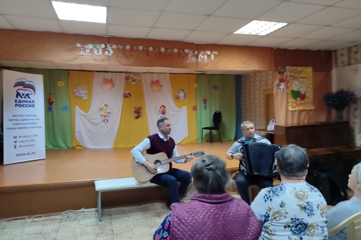 Декада пожилого человека: в Нижнем Новгороде продолжают поздравлять старшее поколение