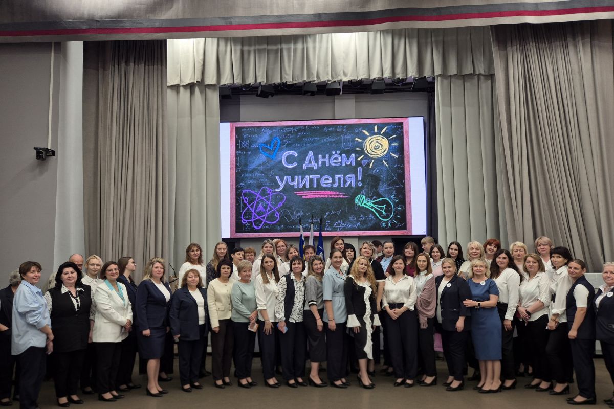 «Единая Россия» поздравила учителей донской столицы с профессиональным праздником