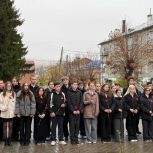 В Вольске Саратовской области по партпроекту «Историческая память» провели патриотическую акцию «Дни белых журавлей»