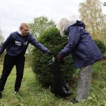 «Единая Россия» организовала субботник в одном из старейших парков Омска