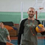 В конкурсе "Тренер нашего двора" победил учитель физкультуры Батецкой школы