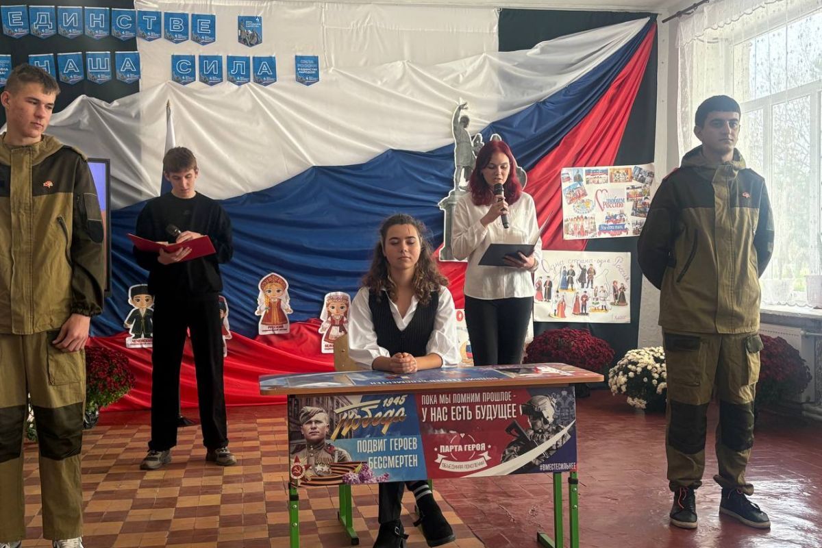 «Единая Россия» установила в Херсонской области Парту Героя в честь врача, Героя России Владимира Харлана