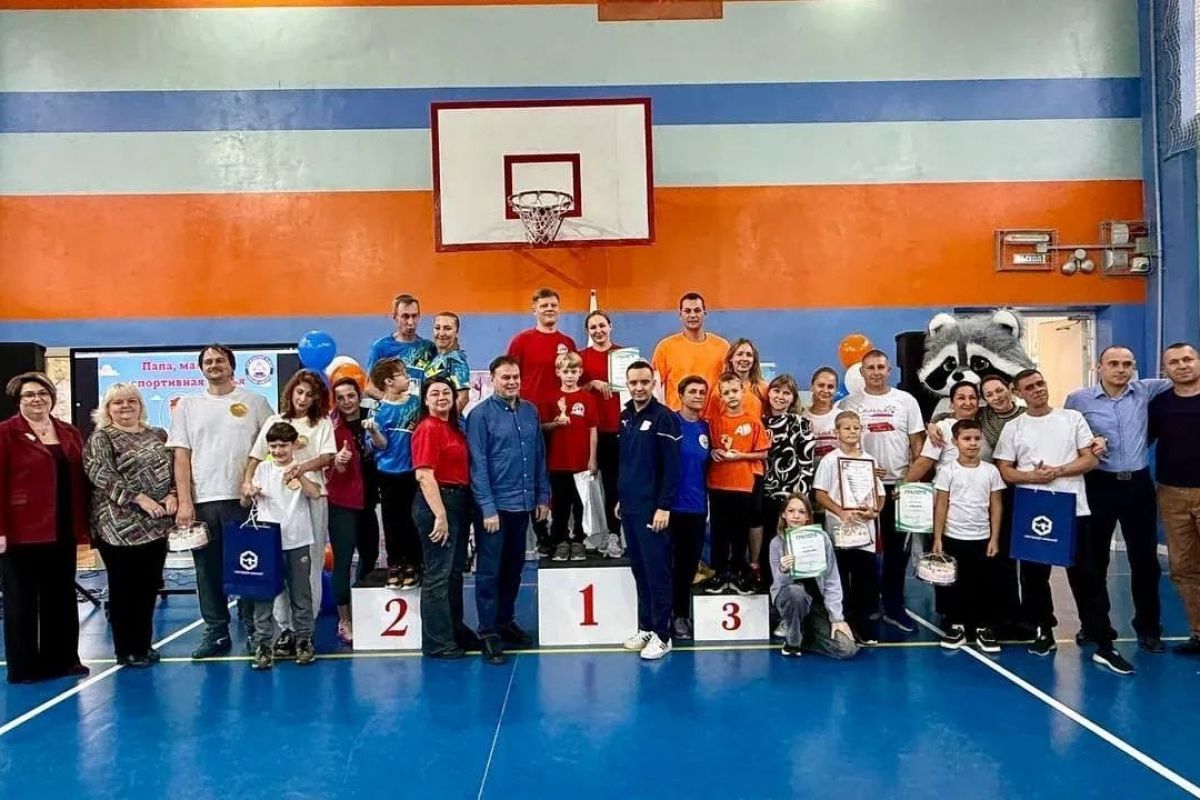 «Мама, папа, я — спортивная семья!»: в Сормово прошло соревнование среди семейных команд школ района