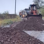 Партийцы проверили ход работ по отсыпке дорог в Веретенинском сельсовете