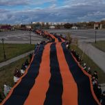 В Самаре единороссы и активисты МГЕР развернули 300-метровую Георгиевскую ленту