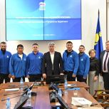 Алексей Цыденов вручил партбилеты «Единой России» участникам программы «Патриоты Бурятии»