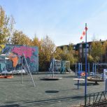 В рамках партпроекта «Городская среда» в Междуреченском появился игровой комплекс с солнечными часами