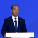 Председатель партии «Единая Россия» Дмитрий Медведев проводит заседание Федерального Совета первичных отделений