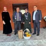 В Международный день пожилых людей — визит к матери героя