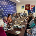 «Единая Россия» организовала праздничные мероприятия ко Дню пожилого человека в Миассе