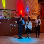 Партийцы «Единой России» Кыштымского округа поздравили ветеранов АО «Радиозавод» с днём пожилого человека