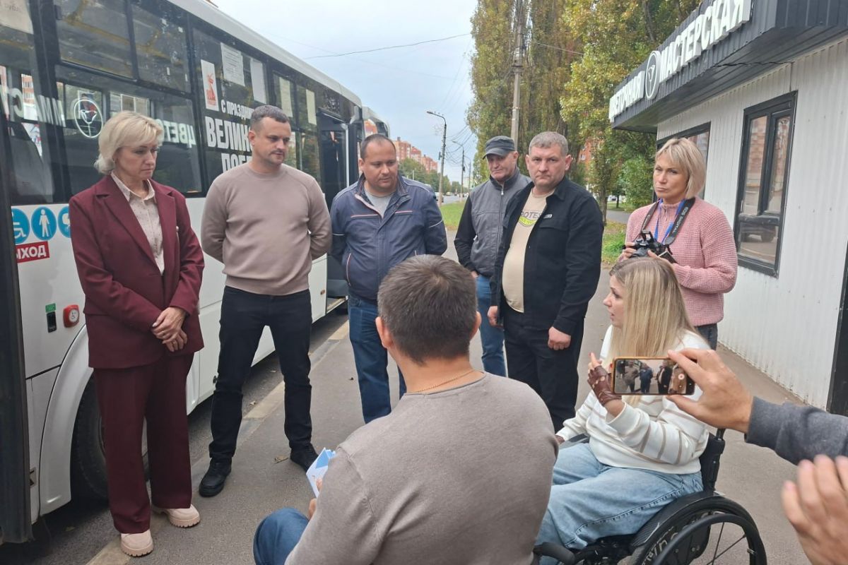 При поддержке партийцев водители общественного транспорта получили навыки, необходимые в ситуациях с людьми на колясках